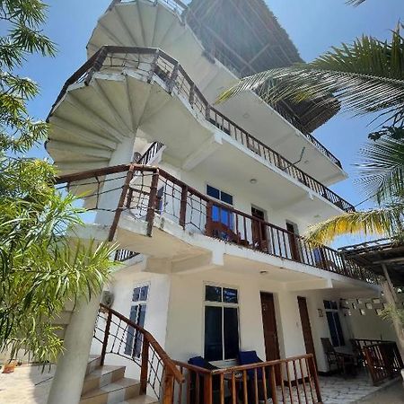 Готель Mambo Boutique Нунгві Екстер'єр фото